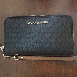 Michael Kors Jet Set Travel Wallet